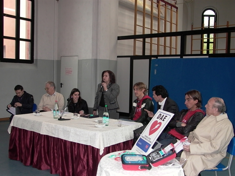 Istituto Professionale Dei Servizi A. Olivetti Brianza per il Cuore - ODV - ETS - Consegna defibrillatore Istituto